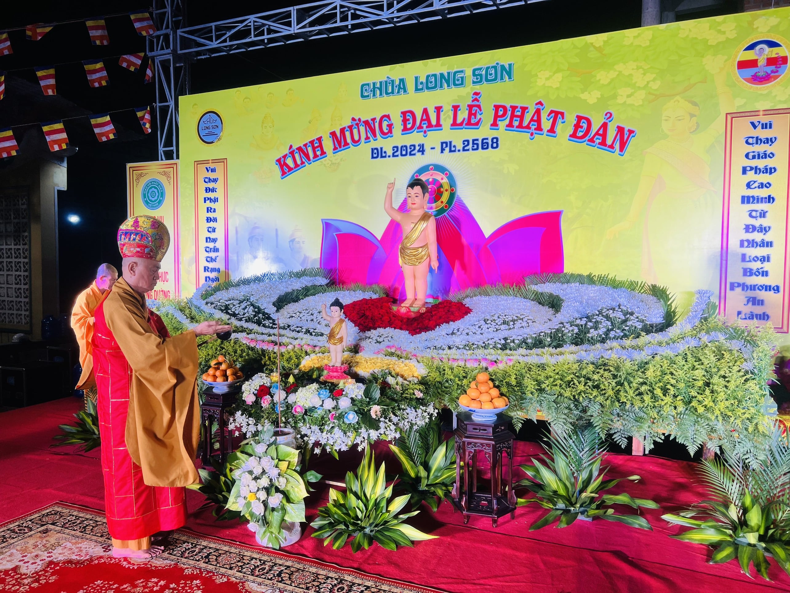 Lễ tắm Phật tại chùa Long Sơn thị xã Hoài Nhơn